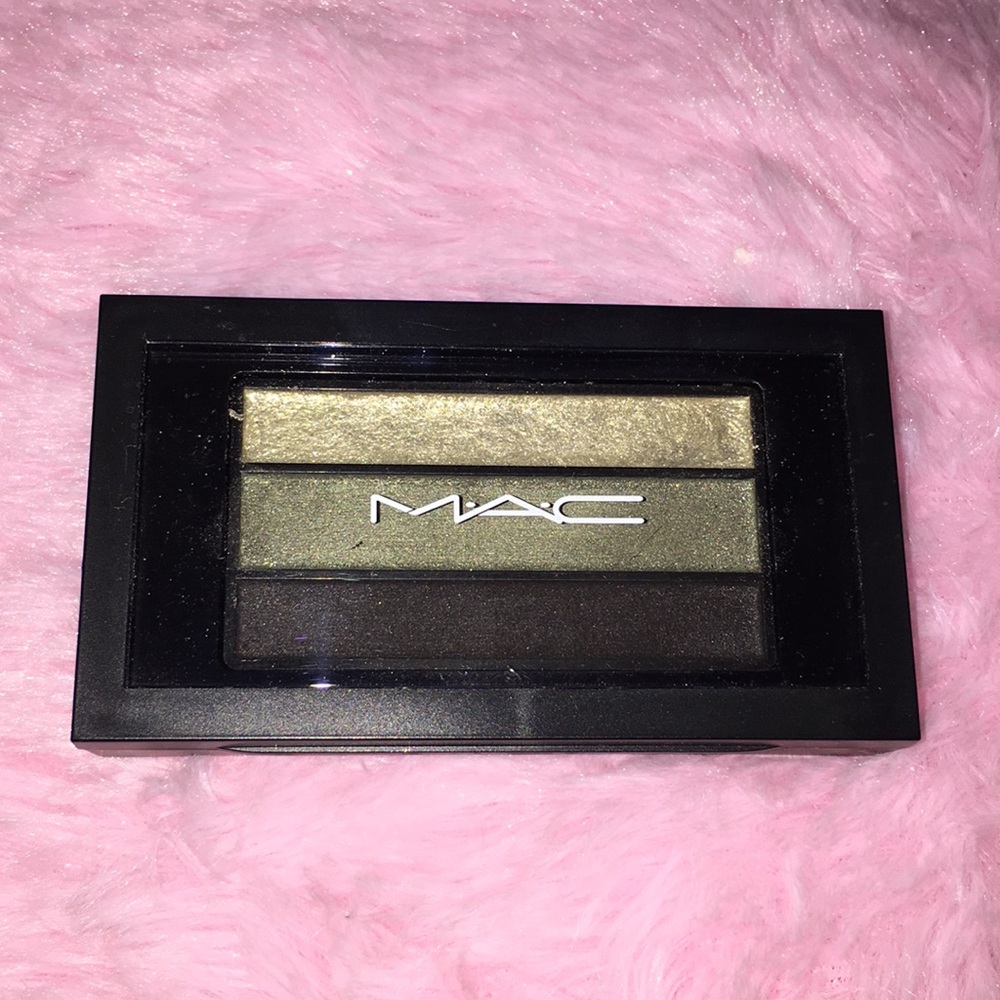 Selling this slightly used Mac shadow trio